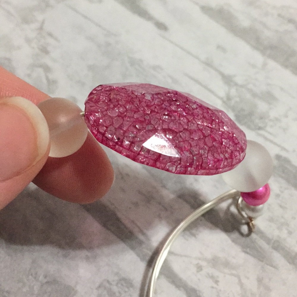 Faceted pink crackle glass bracelet - Picture 7 of 10